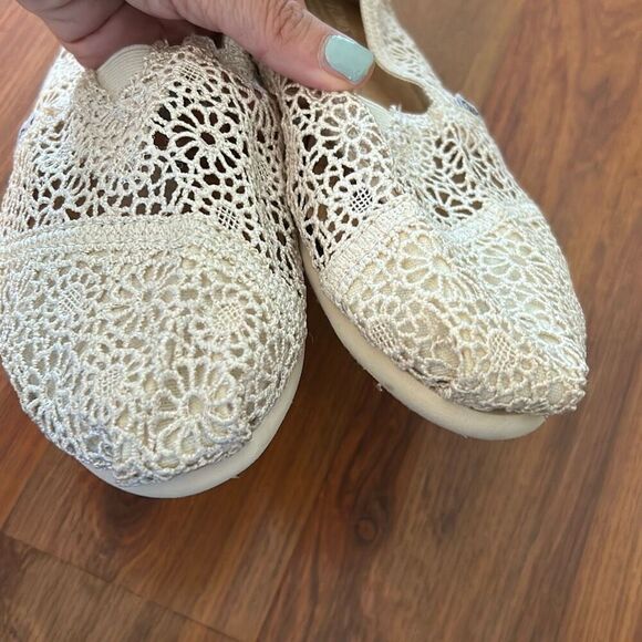 NWOT Toms cream eyelet lace espadrilles size 8.5 - Picture 5 of 5